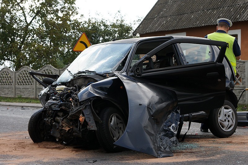 Wypadek w Piotrowie. Wymusił pierwszeństwo na krzyżówce. Cudem nikt nie zginął. ZDJĘCIA