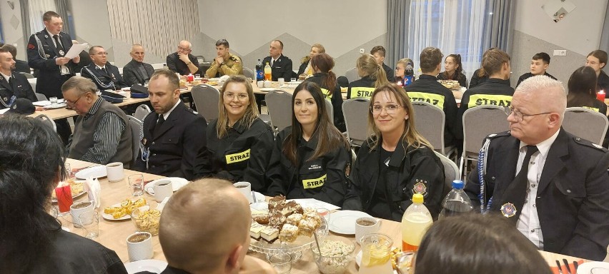 Zebranie sprawozdawcze strażaków OSP Kaliska Kościerskie. Jednostka brała udział w 24 wyjazdach do akcji 