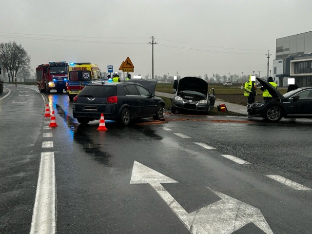 28 lutego 2024 roku o 15.10 na drodze krajowej nr 12 w miejscowości Popówek w gminie Gołuchów doszło do zderzenia trzech samochodów osobowych