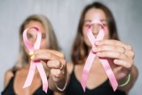 Te objawy mogą świadczyć o raku szyjki macicy lub piersi. Na co zwrócić uwagę? Sygnały ostrzegawcze, które wskazują na kobiecy nowotwór