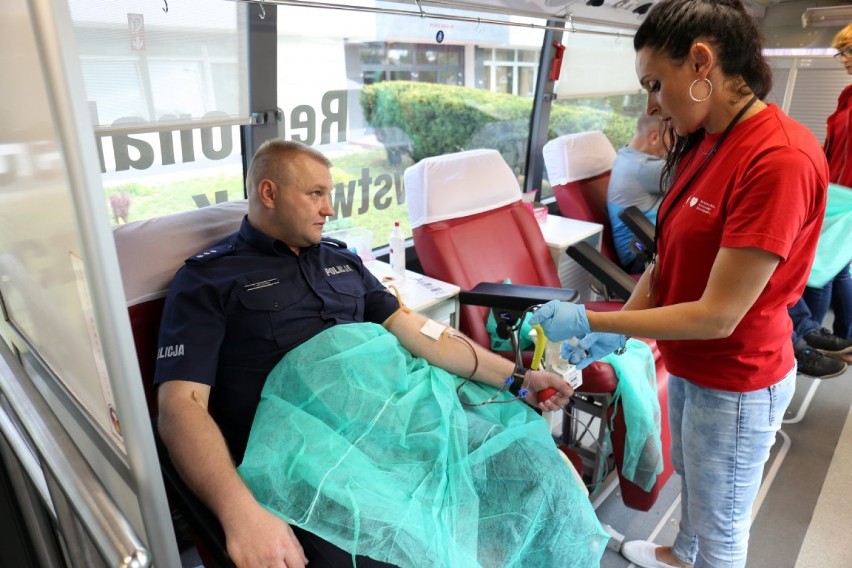 Policjanci z Lublina honorowo oddawali krew (ZDJĘCIA, WIDEO)