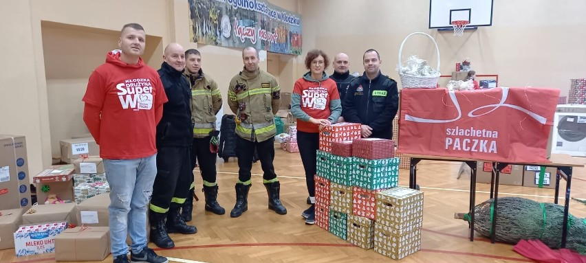"Szlachetna Paczka" od strażaków i pracowników Komendy Powiatowej Państwowej Straży Pożarnej w Kłodzku 