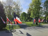 Święto flagi w Staszowie. Centrum miasta przybrane w biało-czerwone barwy