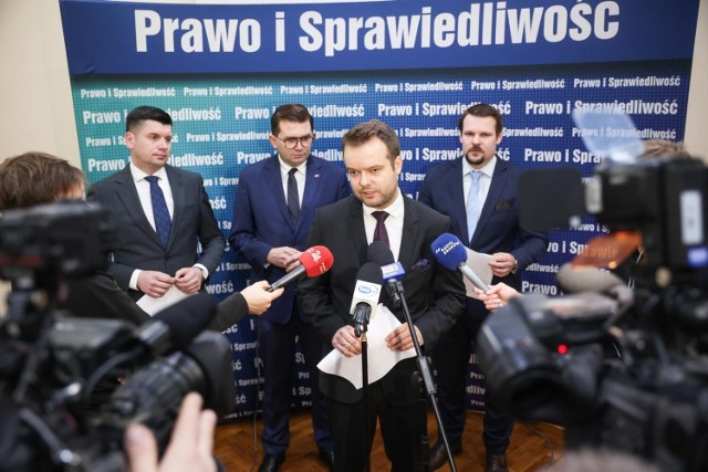 Konferencja prasowa struktur Prawa i Sprawiedliwości w Małopolsce - na temat cen paliw i wieku emerytalnego