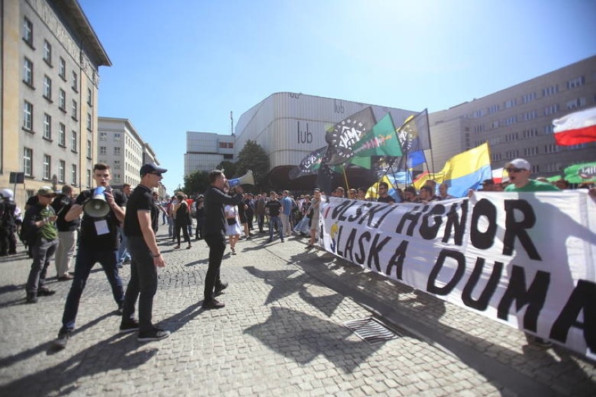 Demonstracja Młodzieży Wszechpolskiej w Katowicach [ZDJĘCIA, WIDEO]