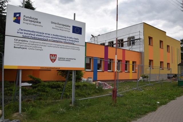 Szkoła w Głuchowie nabiera kolorów