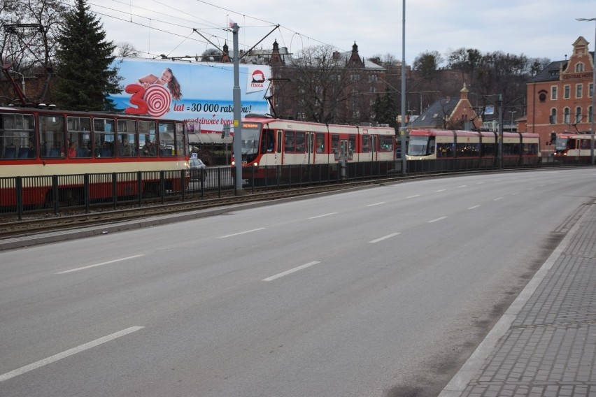 Gdańsk. Paraliż tramwajów w centrum spowodowany awarią jednego ze składów i zasłabnięciem pasażerki w innym