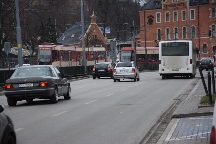 Gdańsk. Paraliż tramwajów w centrum spowodowany awarią jednego ze składów i zasłabnięciem pasażerki w innym