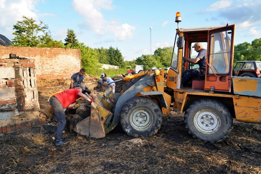 Pomoc mieszkańców Barkowa pogorzelcom z nocy 17 czerwca tego roku