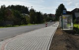 Szersza jezdnia i nowy chodnik przy drodze powiatowej na pograniczu Małopolski i Podkarpacia. Z Szynwałdu bezpiecznej w kierunku Pilzna