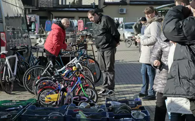 Nadchodzi wiosna, więc na Pchlim targu w Grudziądzu  można kupić m.in. rowery