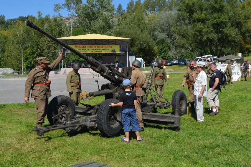 Dni Starachowic 2016. Miejski Piknik Militarny z wystrzałami z działa Bofors