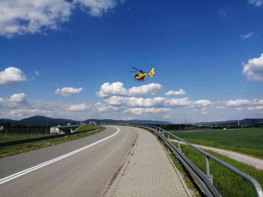 Wypadek w Żywcu. Samochód potrącił 19-latkę, kierowca był pijany. Dziewczynę zabrał śmigłowiec LPR do szpitala