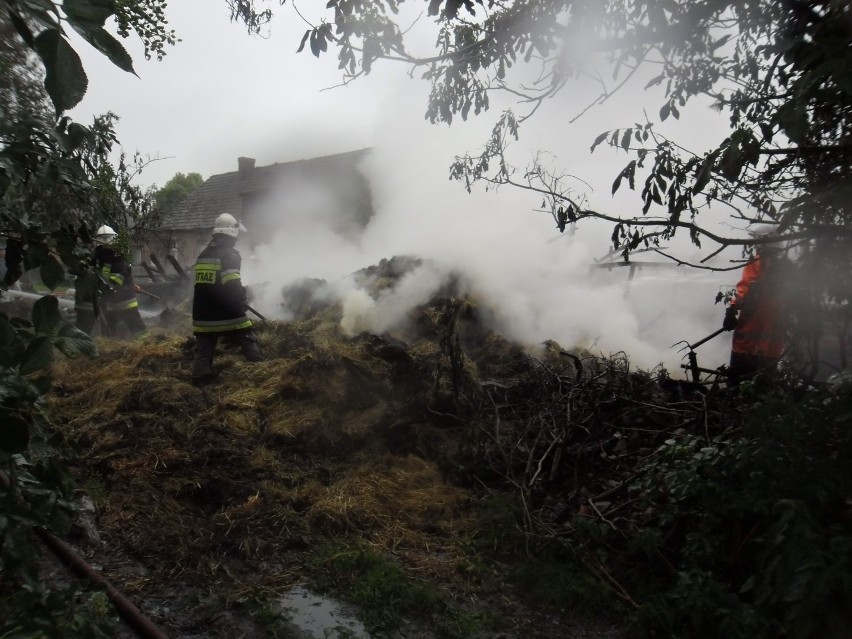 Sucha: Pożar stodoły po uderzeniu pioruna [ZDJĘCIA]
