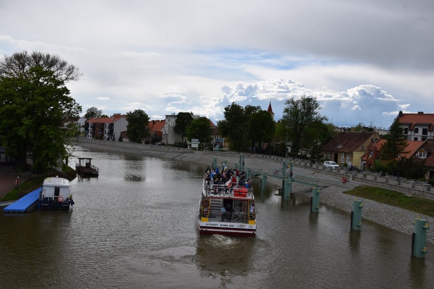 Odra w Nowej Soli. Laguna znów może wozić pasażerów.

ZOBACZ...