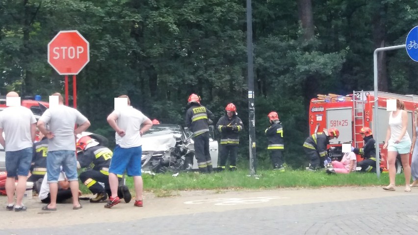 Wypadek na Gliwickiej w Rybniku przy stadionie. Droga nieprzejezdna