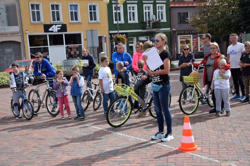 Dzień Bez Samochodu w Chodzieży: Na rynku promowano rowery miejskie [FOTO]