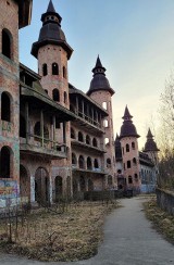 Zamek w Łapalicach będzie perłą architektury? Nowa era największej samowoli budowlanej