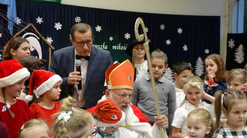 W Szkole Podstawowej w Kaliskach odbył się coroczny, charytatywny kiermasz bożonarodzeniowy