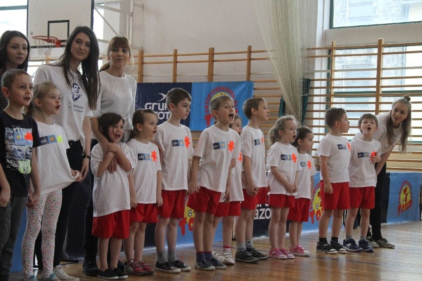 Ponad sto przedszkolaków trenowało z mistrzami sportu (zdjęcia)