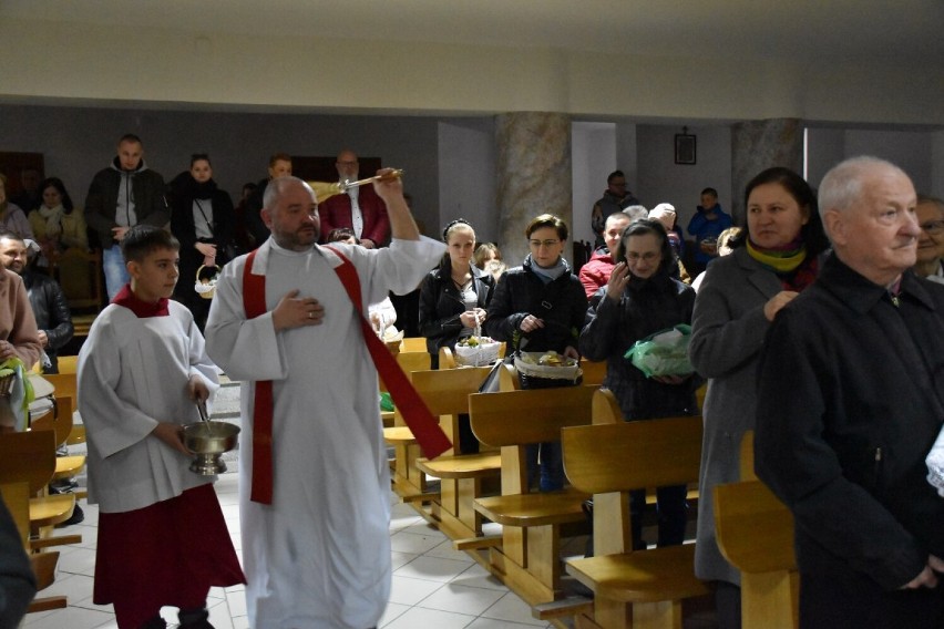 Święconka w parafii świętych Apostołów Piotra i Pawła w Kaliszu. ZDJĘCIA