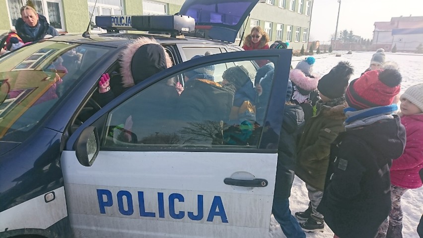 Policjanci odwiedzili dzieci w Publicznym Przedszkolu w Zbójnie [zdjęcia]