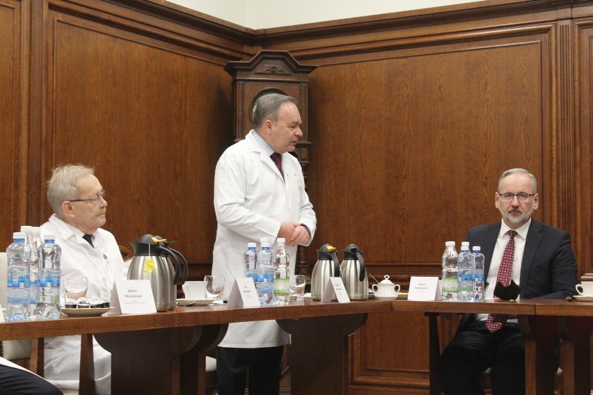 Premier spotkał się z lekarzami Narodowego Instytutu...