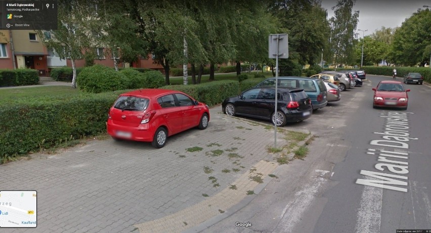 Z wykorzystaniem Google Street View - funkcji Google Maps i...
