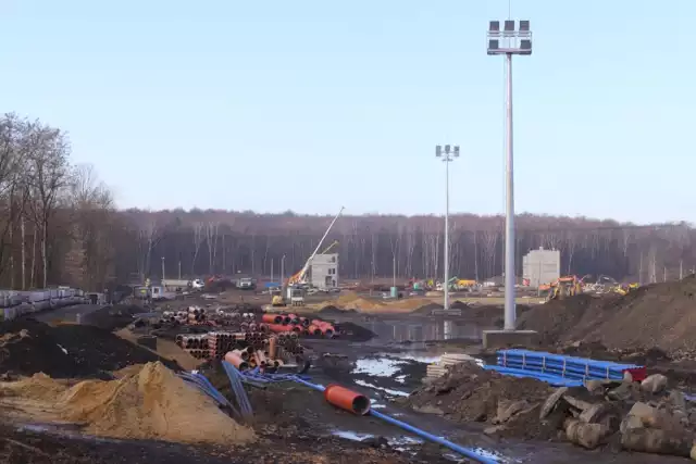 Na budowie nowego stadionu GKS Katowice widać już pierwsze konstrukcje

Zobacz kolejne zdjęcia. Przesuwaj zdjęcia w prawo - naciśnij strzałkę lub przycisk NASTĘPNE