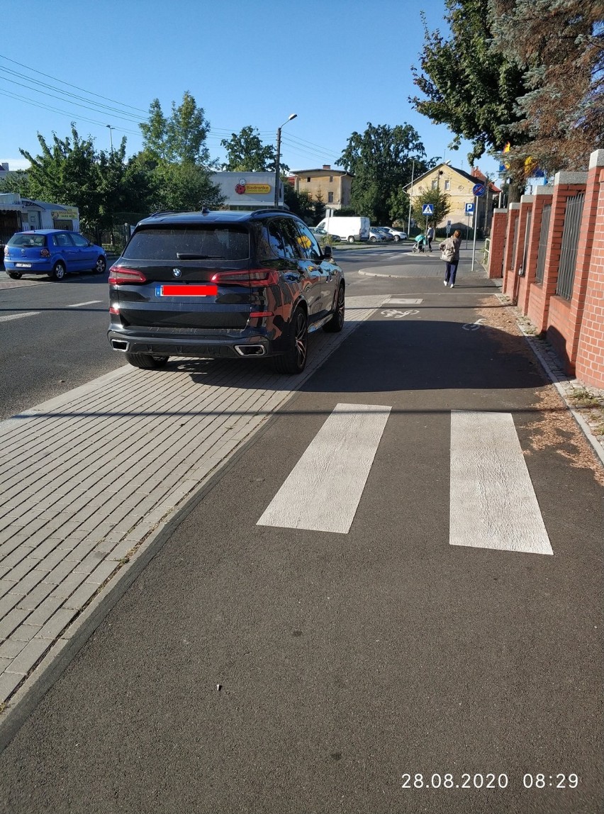 Tak parkują święte krowy w Świdnicy. Wstydźcie się [NOWE ZDJĘCIA]