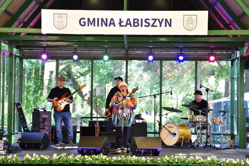 Grażyna Łobaszewska z zespołem zaśpiewała na łabiszyńskiej...