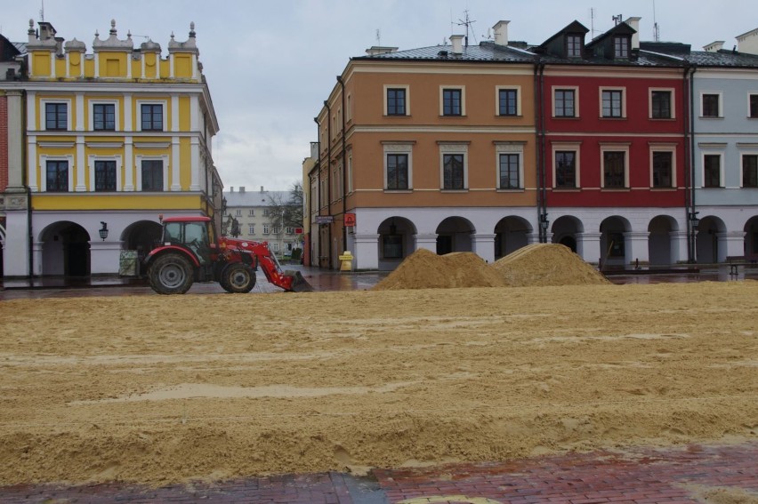 Lodowisko w Zamościu już wkrótce. Trwa rozkładanie