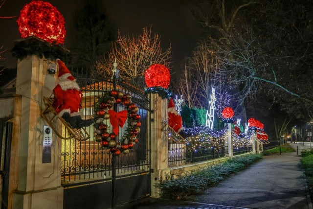 Właściciele kamienicy na Jaśkowej Dolinie we Wrzeszczu ubrali posesję w dekoracje świąteczne