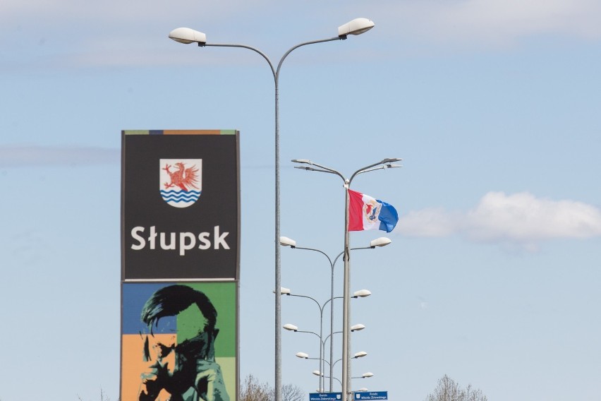 Flagi na 75-lecie Gryfa Słupsk.