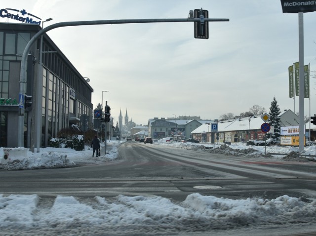 Ulica Szkotnik to ważne arteria komunikacyjna w Tarnowie. Po 10 miesiącach utrudnień znowu można nią jechać samochodem w obu kierunkach, choć nie wszystkie prace na niej zakończone