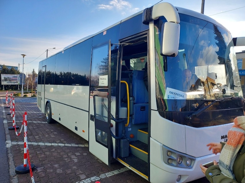 Flota Powiatowego Zakładu Transportu w Opatowie powiększyła się o kolejny autobus. Zobaczcie zdjęcia 