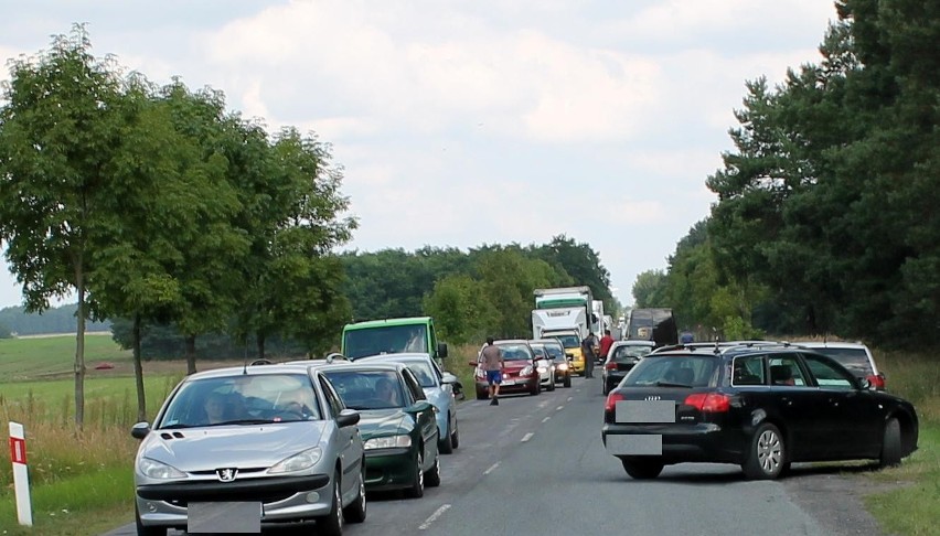 Wypadek pod Mochami. Ucierpiał motocylista