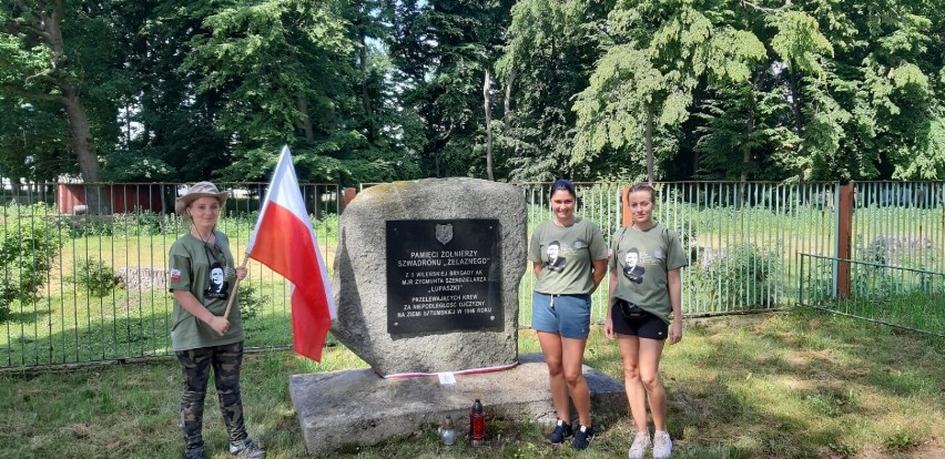 Malbork. Maszerowali i jechali szlakiem żołnierzy 5 Wileńskiej Brygady AK. Doroczny rajd tym razem także w wersji rowerowej 