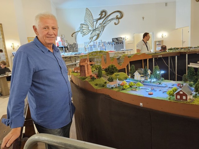 Mirosław Motyl w swej sali "U Motyla" pokazał piękne makiety kolejowe wykonane przez modelarzy z całej Polski