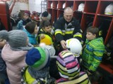 Co kochamy w wozie strażackim czyli OSP w Szydłowie miała gości. Strażaków odwiedzili harcerze [ZDJĘCIA]