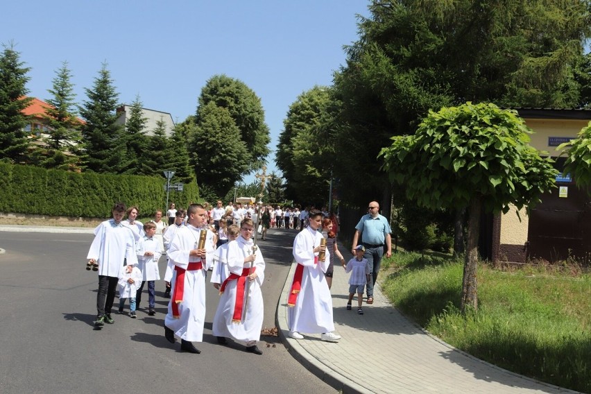 Boże Ciało w parafii pw. Miłosierdzia Bożego na osiedlu Rycerskim w Przemyślu [ZDJĘCIA]