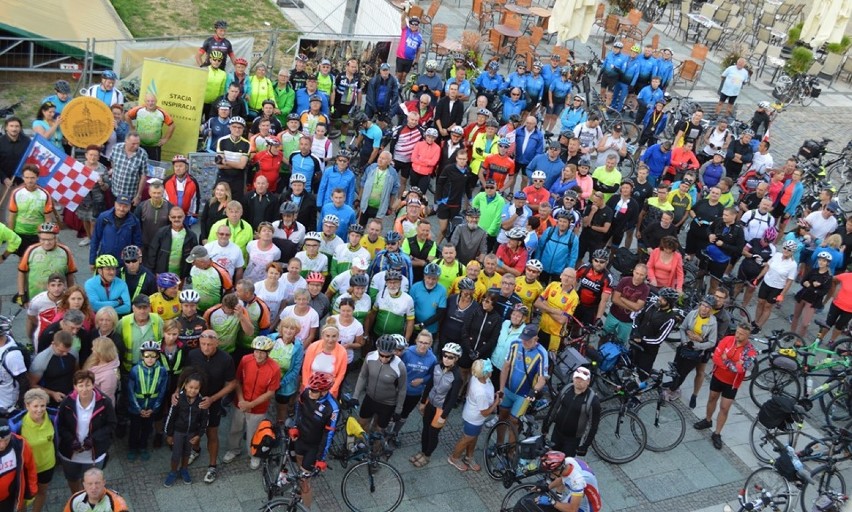 460 rowerzystów wyruszyło na trasę rajdu XI Setka Cyklisty