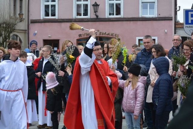 Niedziela Palmowa w parafii pod wezwaniem Męczeństwa Świętego Jana Chrzciciela w Międzychodzie (10.04.2022).
