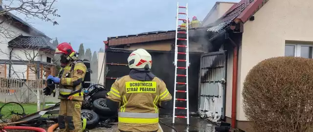 Pożar garażu gasiło 6 zastępów strażackich z Kwidzyna i Tychnów