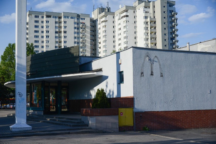Rozbiórka pawilonu na rogu ulic Wałbrzyskiej i Puławskiej