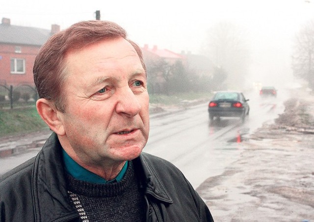 Tadeusz Kozłowski, były radny powiatu, nie ma najlepszego zdania o stanie dróg powiatowych