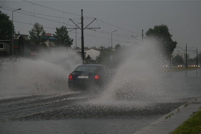 05.08.2015 krakow 
deszcz burza ulewa kalauza woda
fot. anna kaczmarz / dziennik polski / polska press