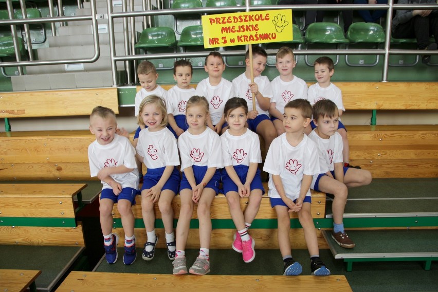 Zabawa i sportowe emocje na turnieju piłkarskim kraśnickich przedszkolaków. Zobacz zdjęcia!