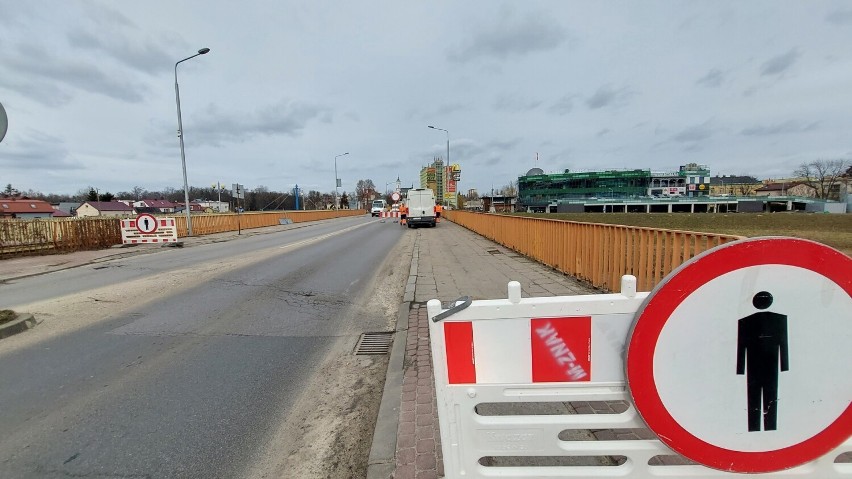 Most na Alei 3 Maja w Ostrowcu Świętokrzyskim zamknięty. Miejski Zakład Komunikacji od 20 marca zmienia rozkład jazdy
