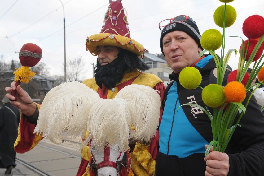 Emaus na Salwatorze. Balony i kiczowate zabawki [ZDJĘCIA]